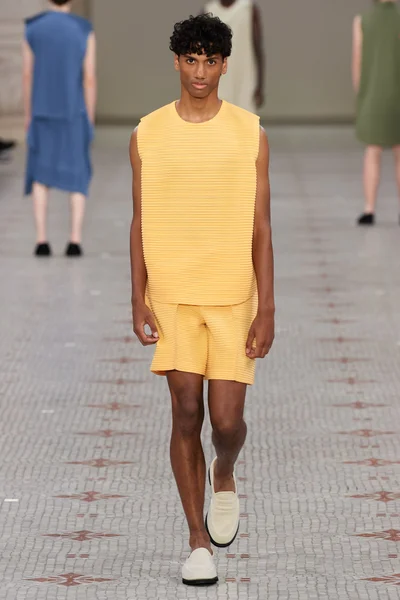 Look 5